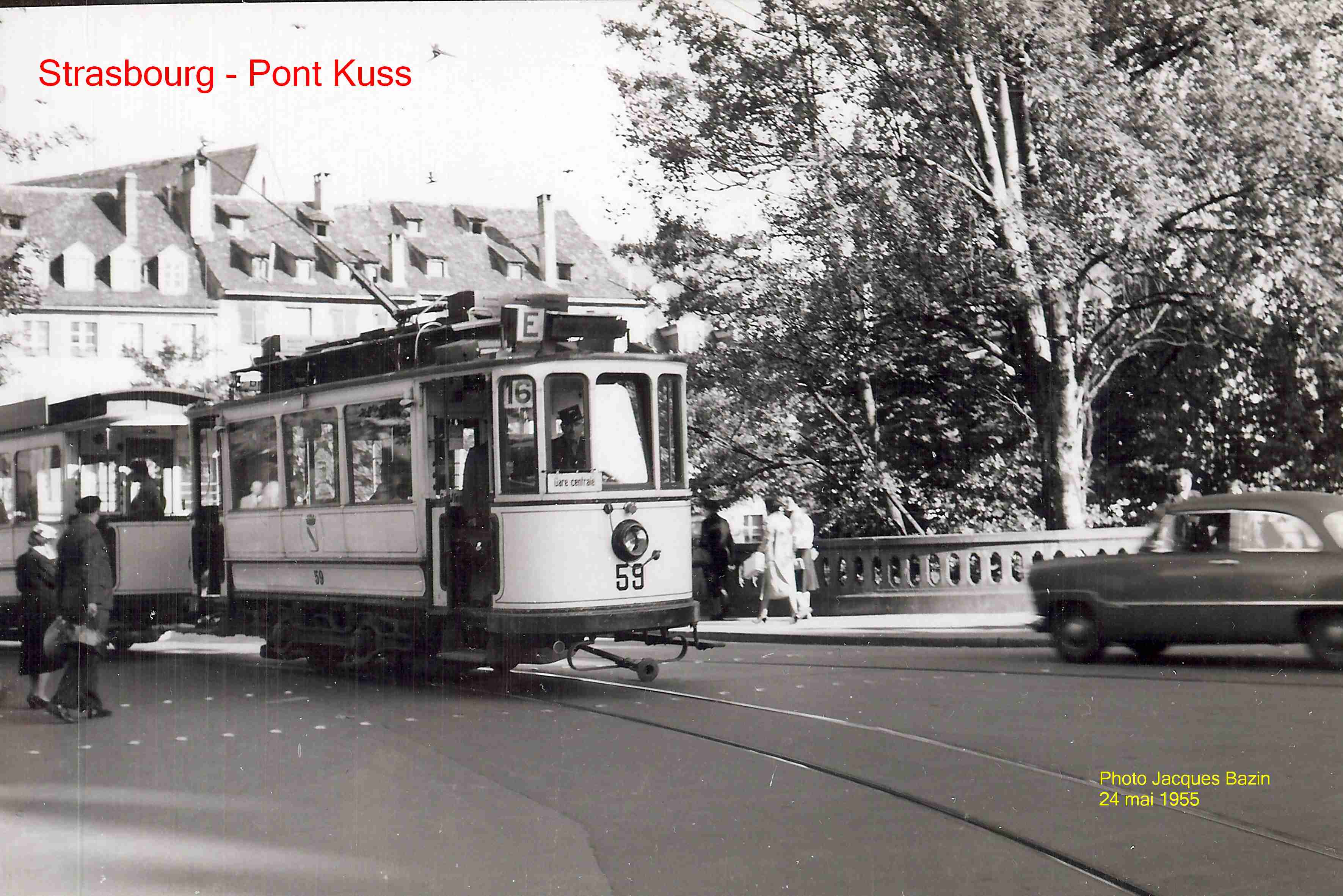 La motrice n° 59 et une remorque sur le Pont Kuss.